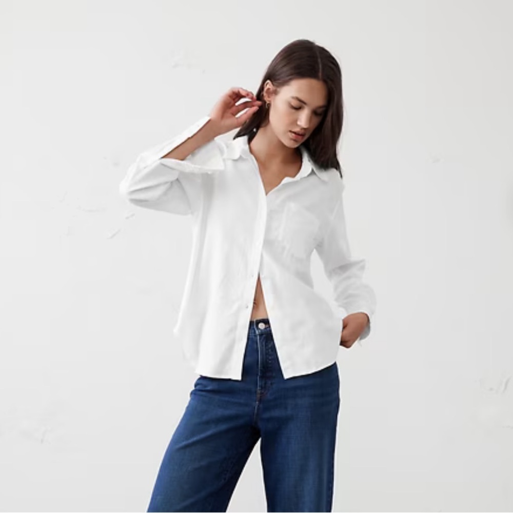 Classic Off-White Linen Women's Button-Up Shirt Banana Republic